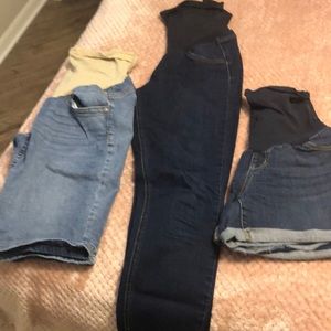 Maternity jeans and shorts as lot.